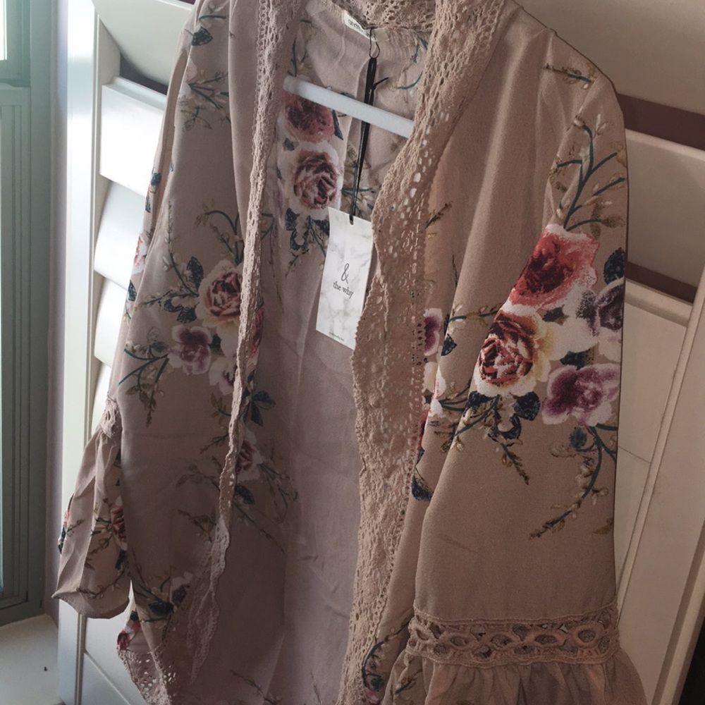 Bell Sleeve and Lace Kimono - Picture 7 of 8